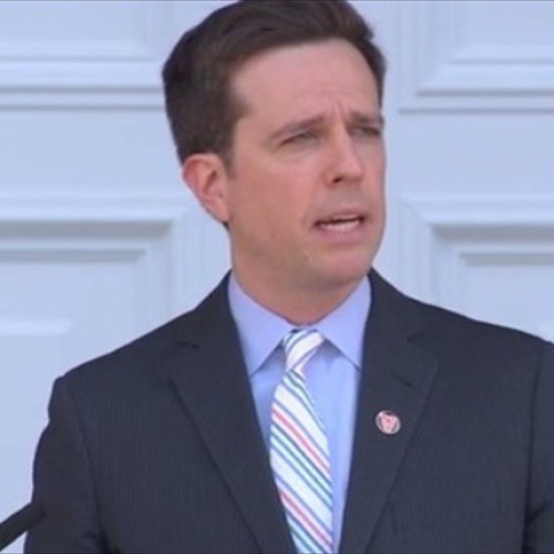 Actor Ed Helms delivers UVA commencement address, rips into Rolling Stone magazine